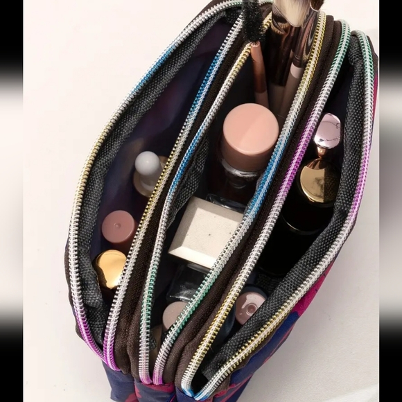 🌺Lips Wristlet Cosmetic Bag Wallett Travel Case Makeup Bag - Picture 2 of 6